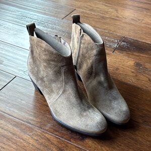 Munro Tara Tan Suede Ankle Boots